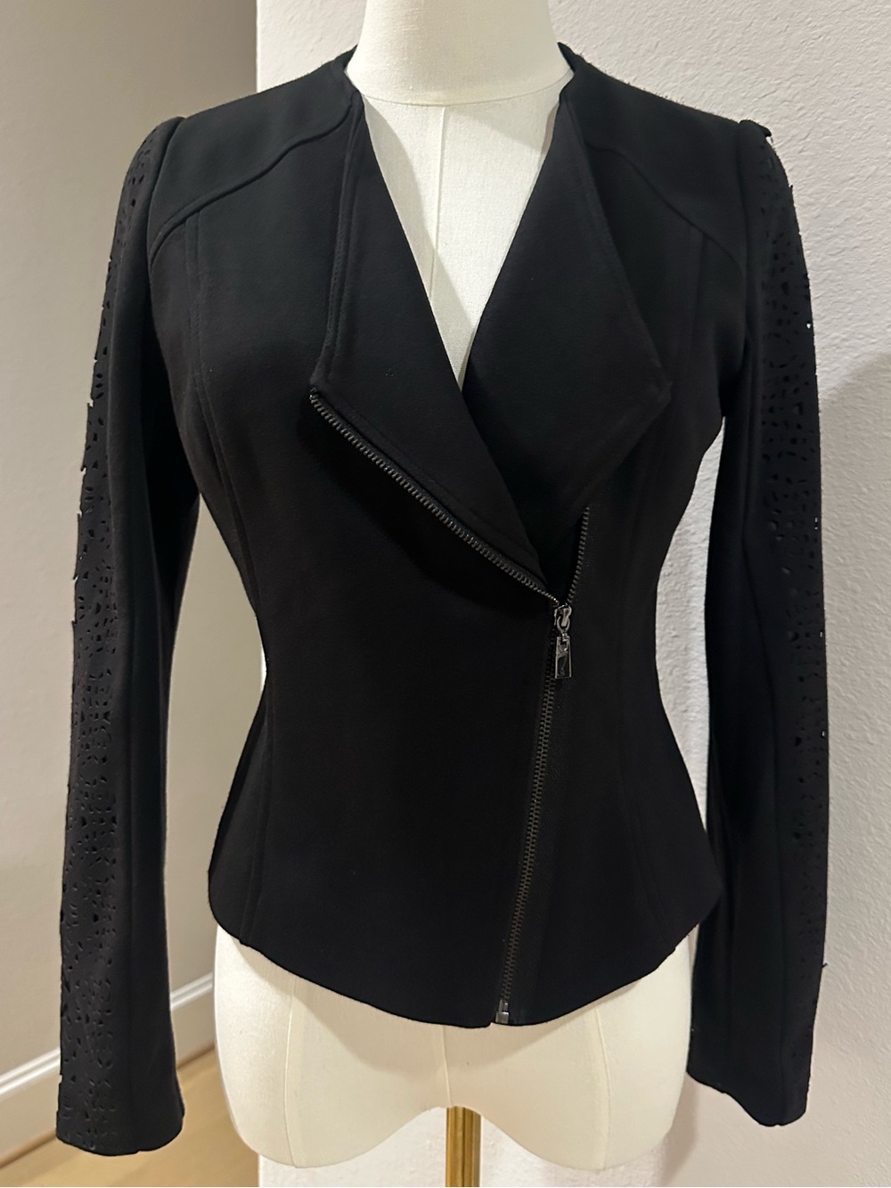 Laundry By Shelli Segal Black Asymmetrical Zip Blazer